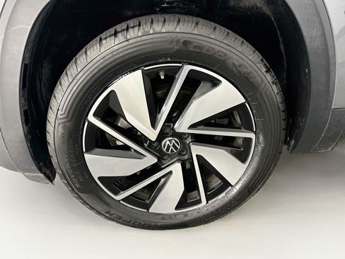 Used 2025 Volkswagen Atlas SE AWD/4WD image 37