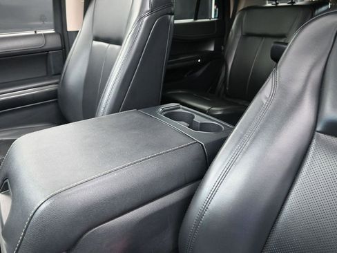 Used 2022 Ford Expedition XLT RWD image 14
