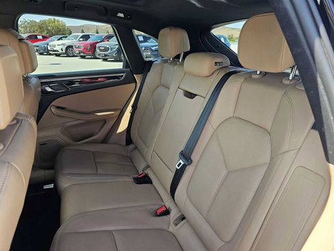 Used 2023 Porsche Macan AWD/4WD image 17