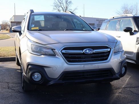 Used 2018 Subaru Outback 2.5i Limited image 2