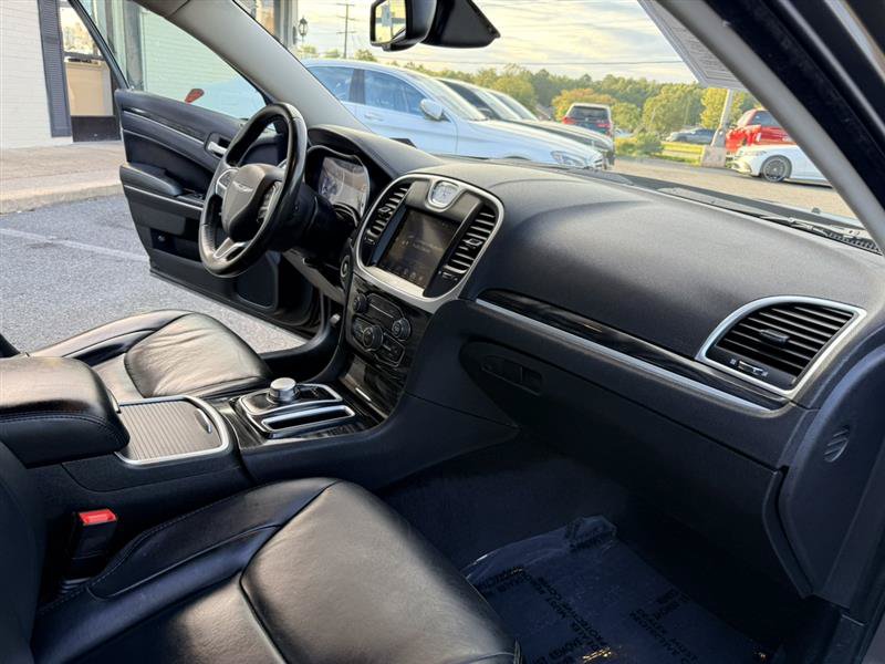 Used 2016 Chrysler 300 Limited RWD image 12