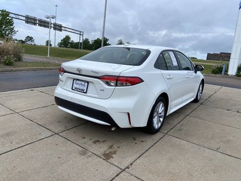 Used 2021 Toyota Corolla LE w/ LE Convenience Package image 11
