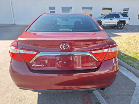 Used 2017 Toyota Camry SE image 5
