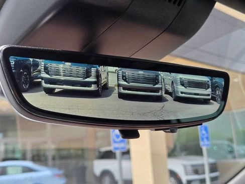 Used 2025 Chevrolet Tahoe High Country AWD/4WD image 29