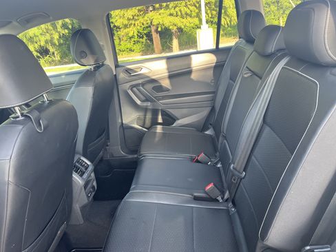 Used 2021 Volkswagen Tiguan SE FWD image 25