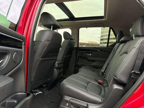 New 2025 Honda Pilot Touring image 18