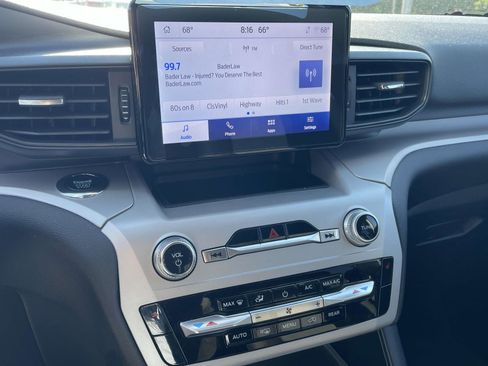 Used 2023 Ford Explorer XLT image 8