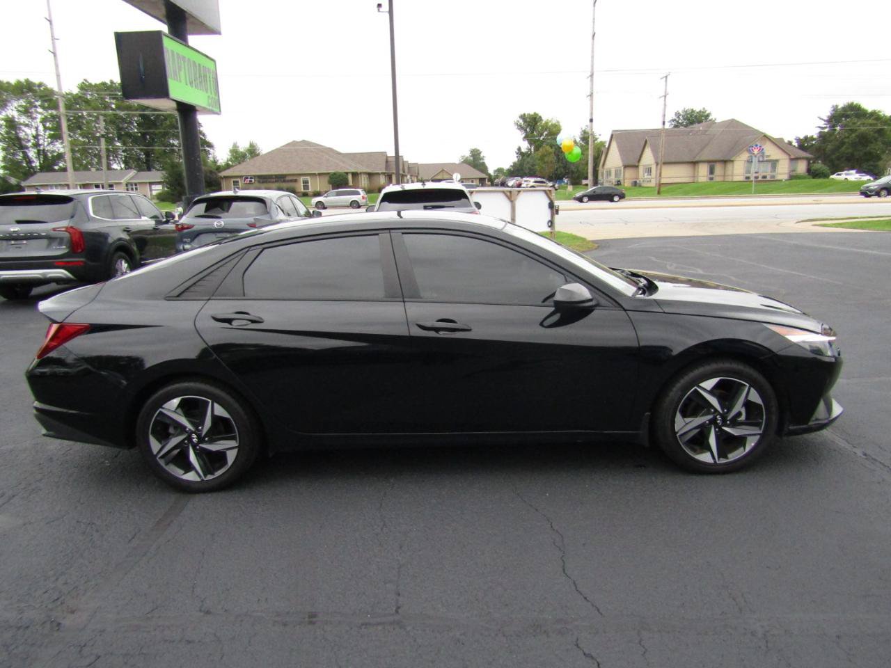 Used 2023 Hyundai Elantra SEL w/ Convenience Package FWD image 9