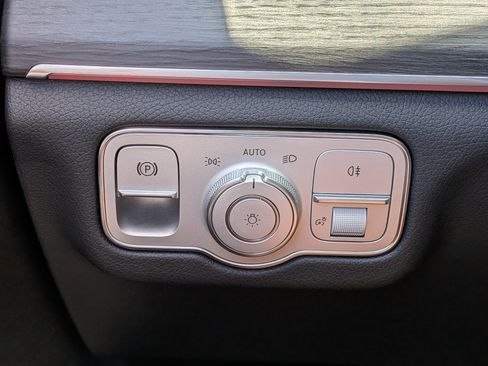 Used 2025 Mercedes-Benz GLE 350 4MATIC image 24