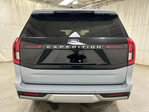 Used 2025 Ford Expedition Platinum image 7