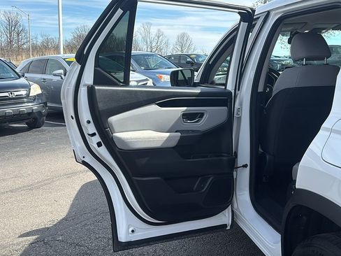 Used 2023 Honda Pilot LX image 28