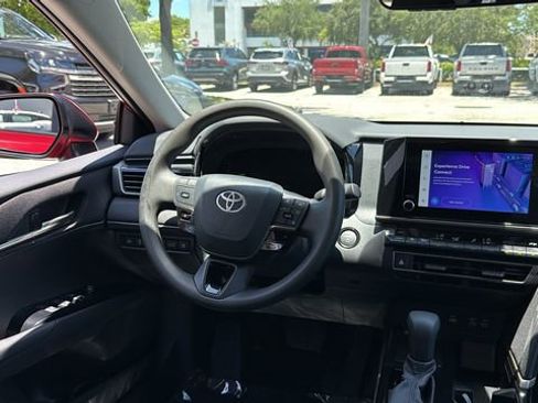 Used 2025 Toyota Camry LE w/ Convenience Package image 15