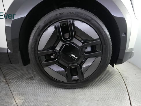 Used 2024 Kia EV9 GT-Line AWD/4WD image 20