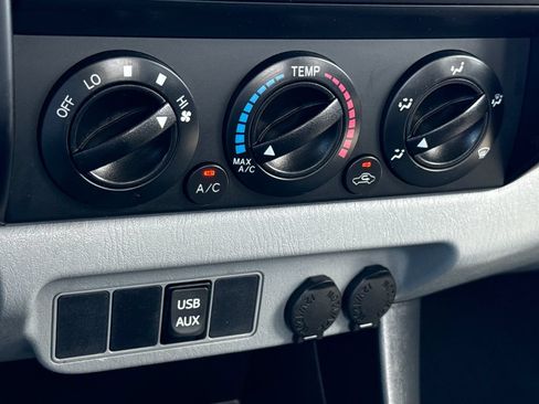 Used 2015 Toyota Tacoma 2WD Access Cab image 18
