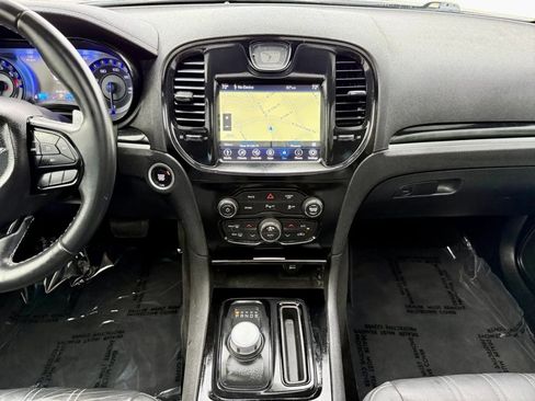 Used 2018 Chrysler 300 S w/ 300S Premium Group image 12