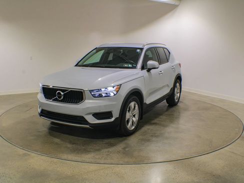 Used 2020 Volvo XC40 T5 Momentum AWD/4WD image 1