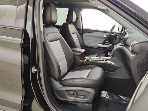 New 2024 Ford Explorer XLT w/ Equipment Group 202A image 36