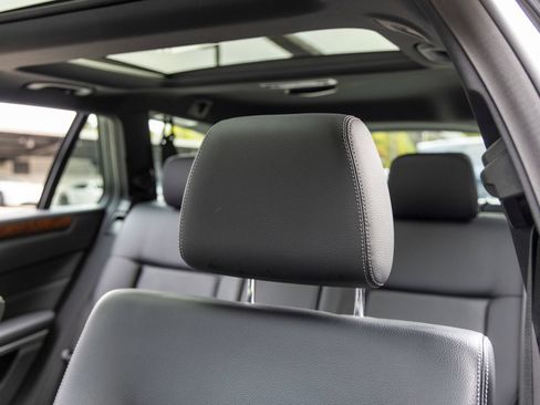 Used 2016 Mercedes-Benz E 350 4MATIC Wagon image 33