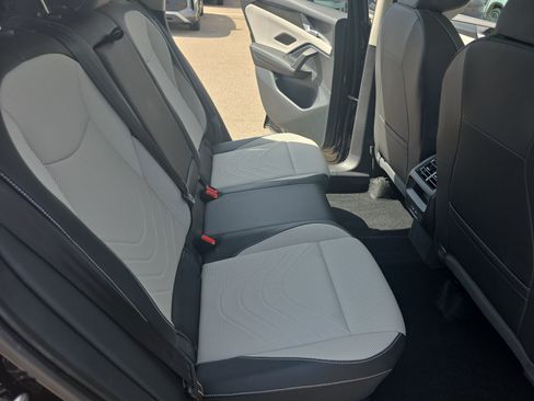 Certified 2025 Volkswagen Tiguan SE w/ Panoramic Sunroof Package FWD image 18