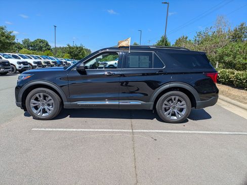 Certified 2025 Ford Explorer Active w/ Active Comfort Package AWD/4WD image 7