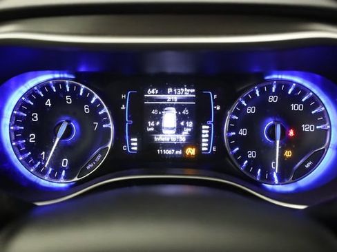 Used 2020 Chrysler Pacifica Touring-L image 19