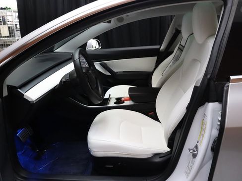 Used 2020 Tesla Model 3 Performance image 40