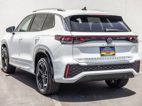 New 2026 Volkswagen Tiguan SEL R-Line image 3