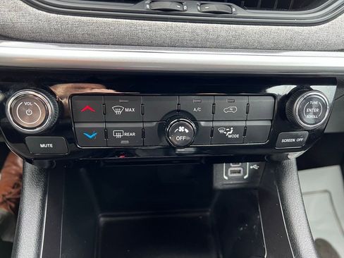 Used 2023 Jeep Compass Sport image 32