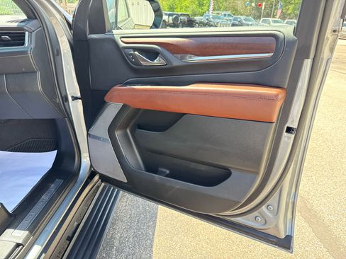 Used 2023 GMC Yukon XL Denali Ultimate AWD/4WD image 32