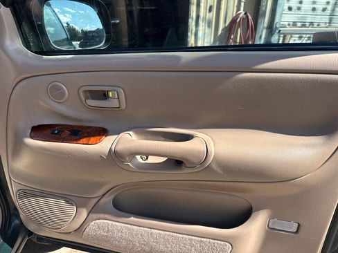 Used 2002 Toyota Tundra Limited image 25
