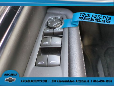 Used 2025 GMC Yukon Elevation AWD/4WD image 25