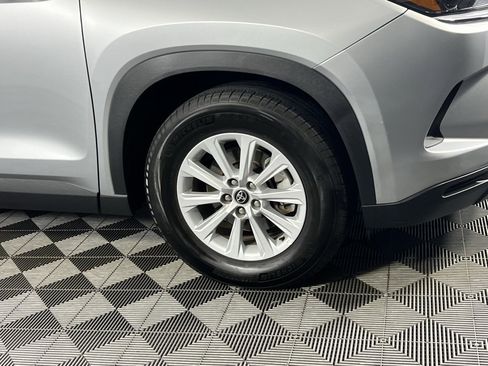 Used 2025 Toyota Grand Highlander AWD image 11