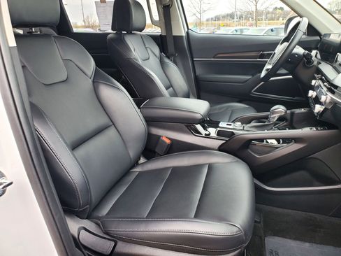 Used 2025 Kia Telluride S FWD image 12