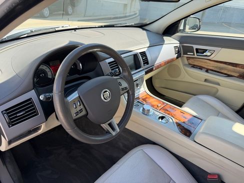 Used 2011 Jaguar XF Premium RWD image 11