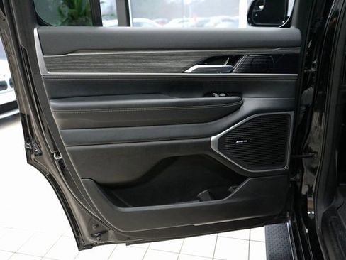 Used 2024 Jeep Wagoneer Series II w/ Flexible Seating Group image 50