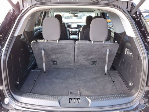 Used 2023 Ford Explorer XLT image 30