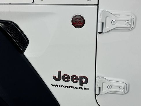 Used 2025 Jeep Wrangler Unlimited Rubicon w/ XTREMEE 35" Tire Package AWD/4WD image 27