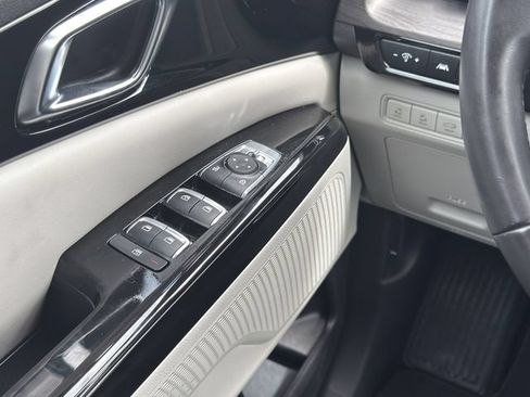 Used 2024 Kia Carnival EX FWD image 18