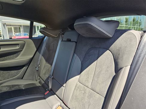 Used 2023 Volvo C40 P8 Recharge Ultimate image 11