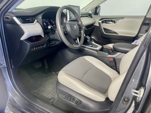 Used 2022 Toyota RAV4 Limited AWD/4WD image 10