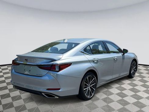 Used 2025 Lexus ES 350 w/ Premium Package FWD image 2