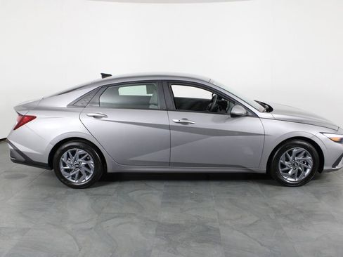 Certified 2024 Hyundai Elantra SEL FWD image 15