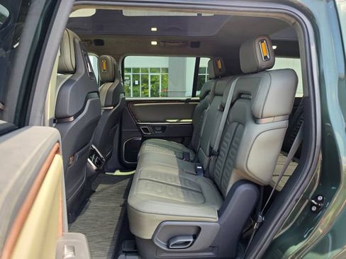 Used 2023 Rivian R1S Launch Edition AWD/4WD image 32