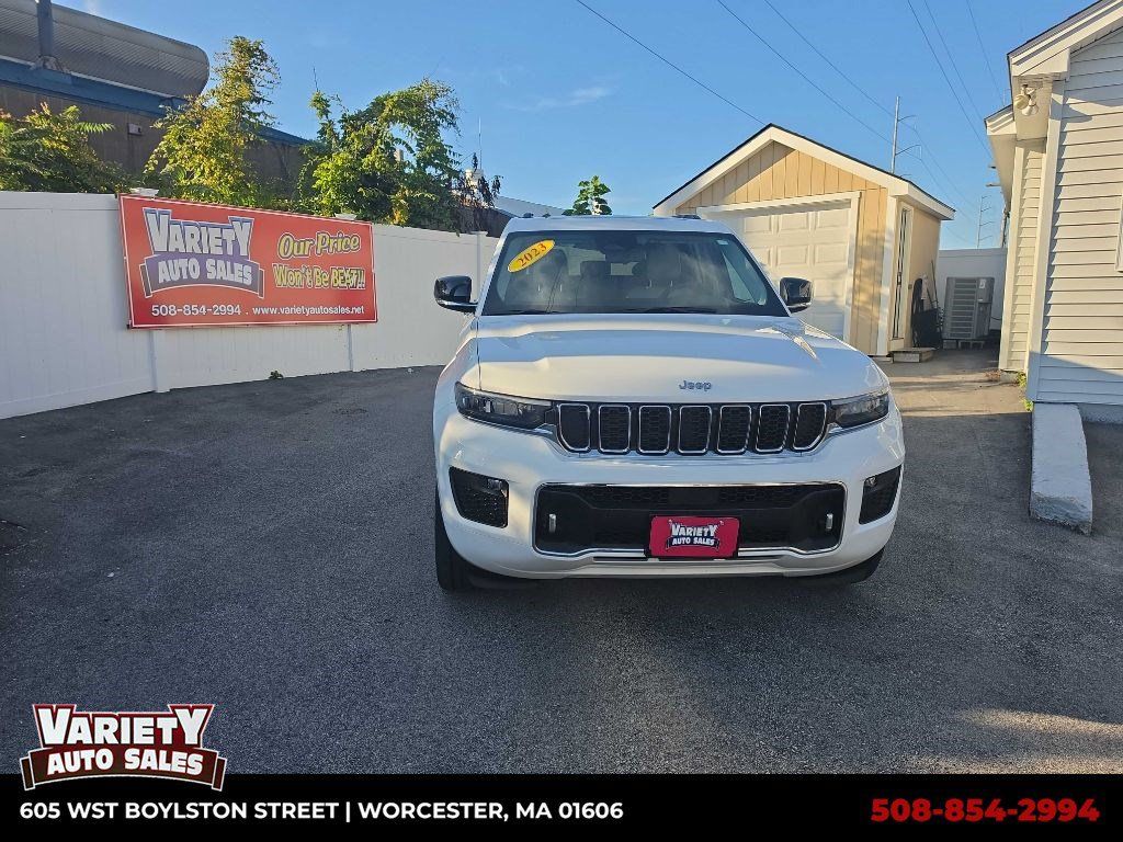 Used 2023 Jeep Grand Cherokee Overland w/ Luxury Tech Group IV AWD/4WD image 1