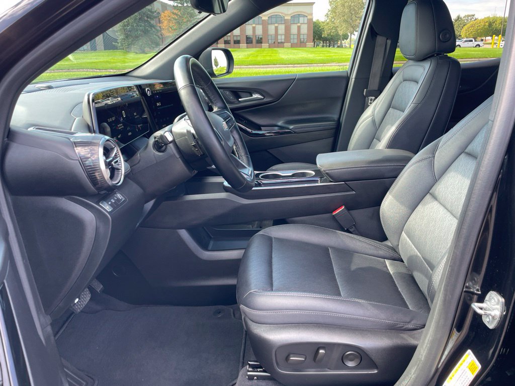 Used 2025 Chevrolet Equinox LT w/ Convenience Package II AWD/4WD image 9