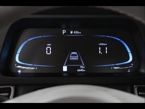 Certified 2025 Hyundai Elantra Sport FWD image 8