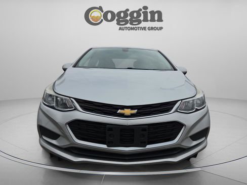 Used 2018 Chevrolet Cruze LS image 9