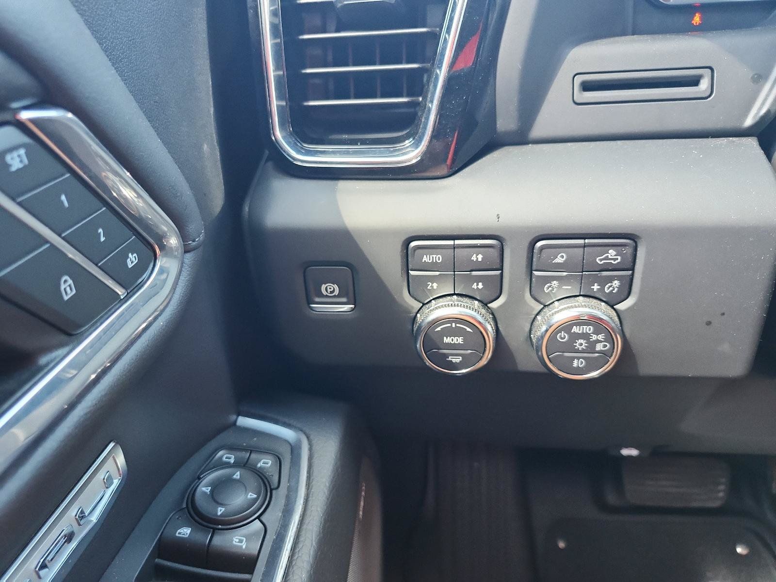 Used 2024 GMC Sierra 1500 Denali AWD/4WD image 24
