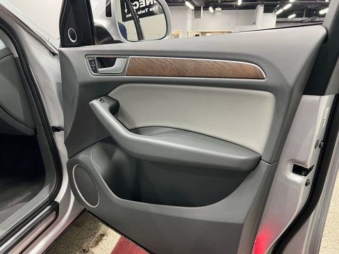 Used 2013 Audi Q5 3.0T Prestige image 35