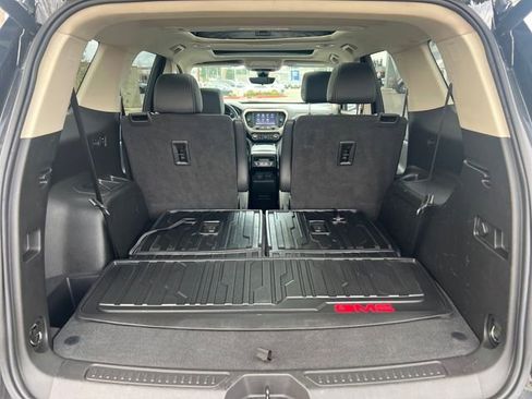Used 2023 GMC Acadia Denali image 17